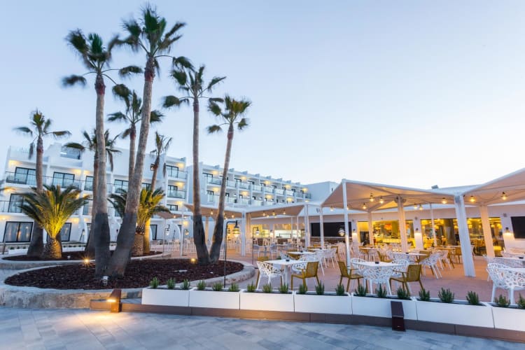 St Prunera outdoor seating